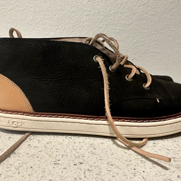 UGG - Picture 5 of 9